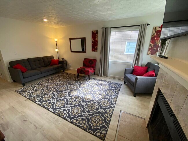 Building Photo - 5422 Larkspur Cir