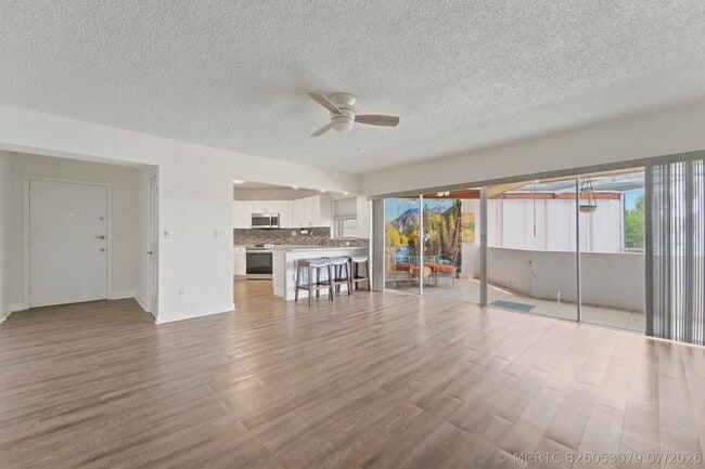 Building Photo - 203 W Greenway Dr