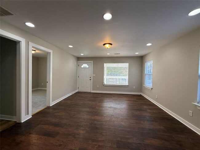 Building Photo - 221 Sheppard Pl