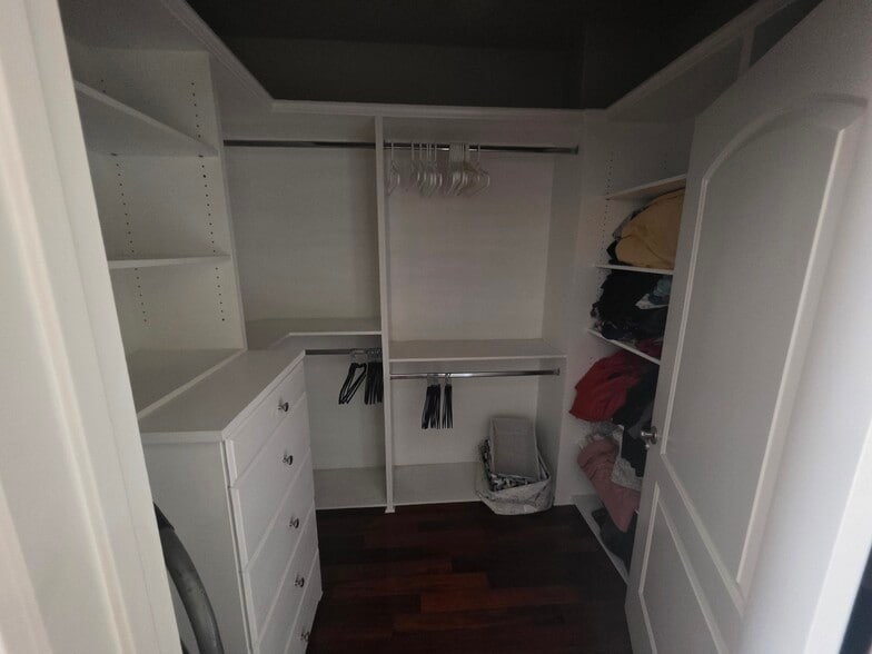 closet - 5102 La Palma Ave