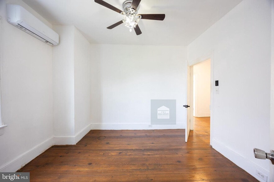 Building Photo - 209 E Martin St