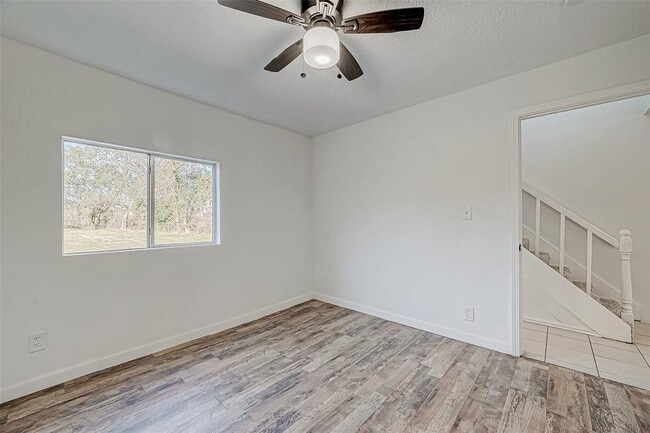 Building Photo - 4104 Scenic Dr