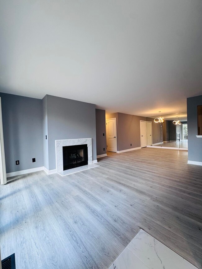Building Photo - 6660 Maple Lakes Dr