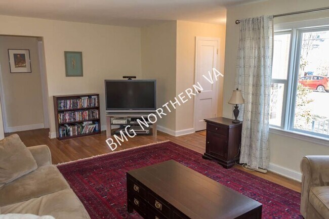 Building Photo - 1100 S Forest Dr