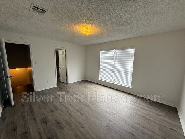 Building Photo - 2326 Summer Pl Dr