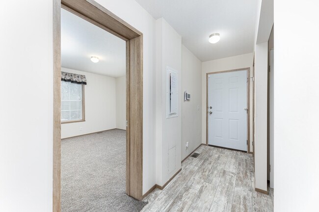 Building Photo - 395 Elder St