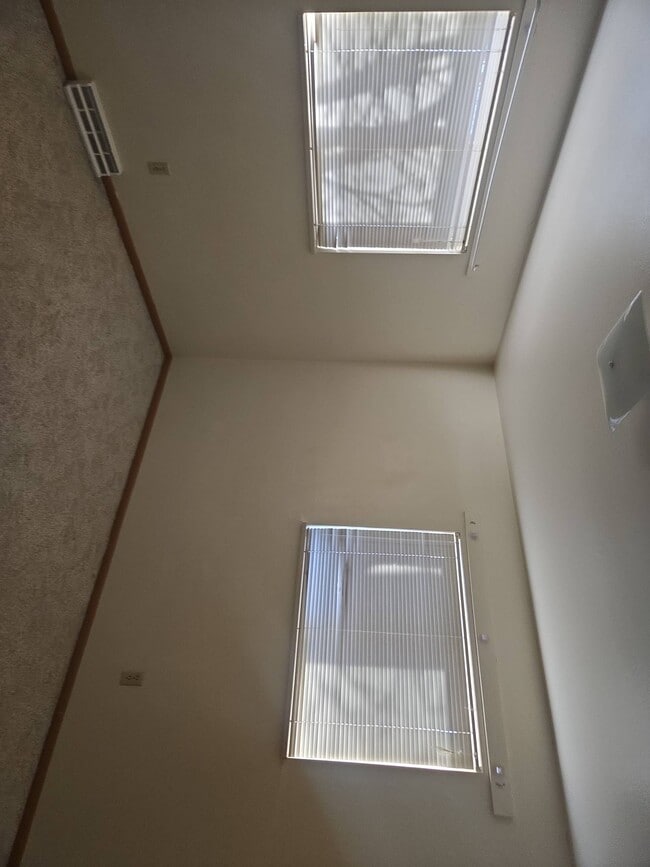 Building Photo - 502 Yale Pl