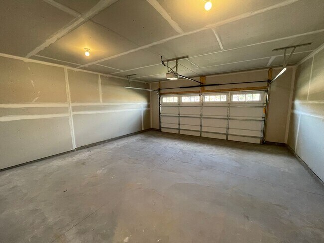 Building Photo - 9955 Bluebird St NW