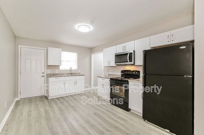 Building Photo - 2208 Gable Way