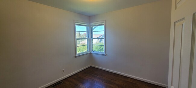 Building Photo - 940 Randolph Ln