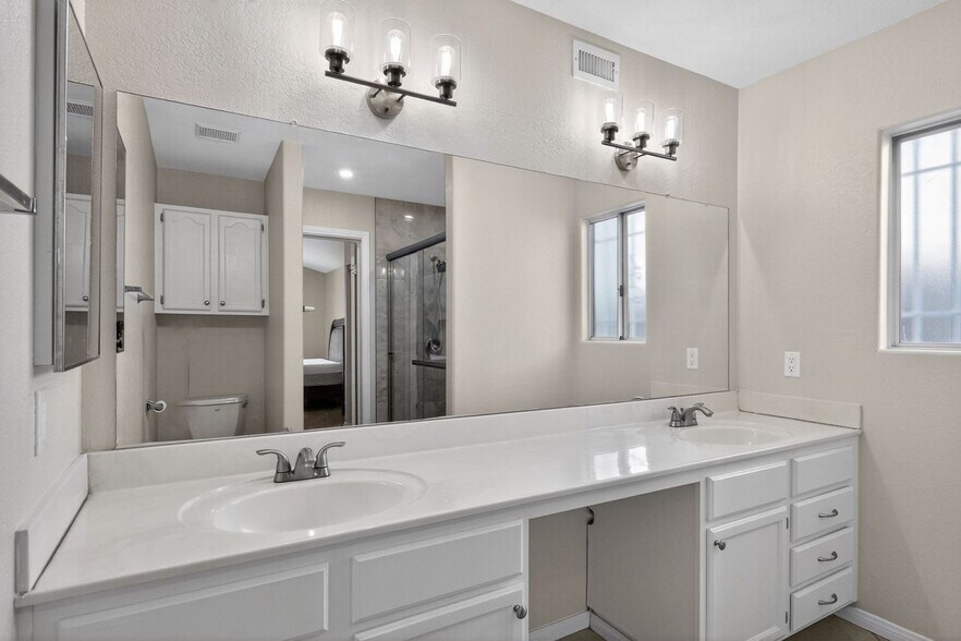 Building Photo - 2111 Rebecca Way