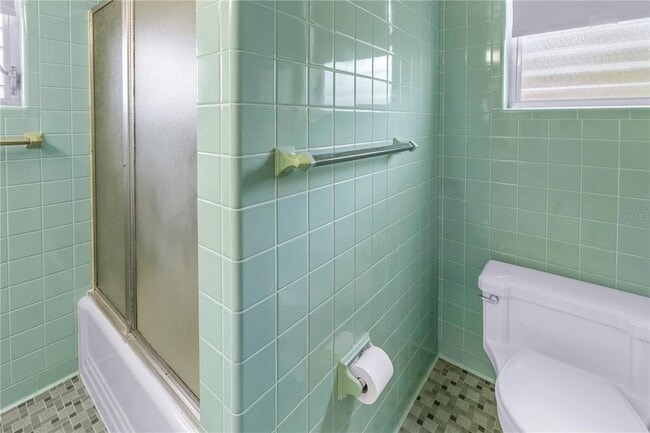 Building Photo - 356 14th Ave NE