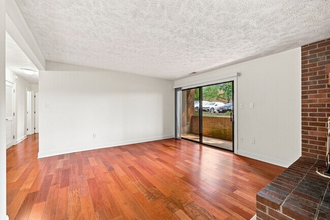 Building Photo - 104 Turtle Creek Rd
