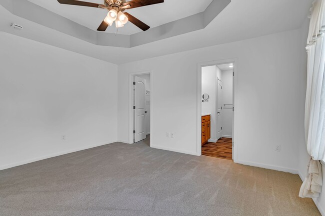 Building Photo - 3 bedroom 2 bath 2 Car Garage with fenced yard  for rent, Hollister, MO