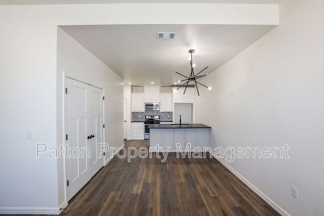 Building Photo - 13771 Periwinkle Dr