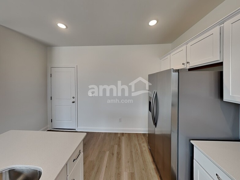 Building Photo - 5002 Twin River Dr