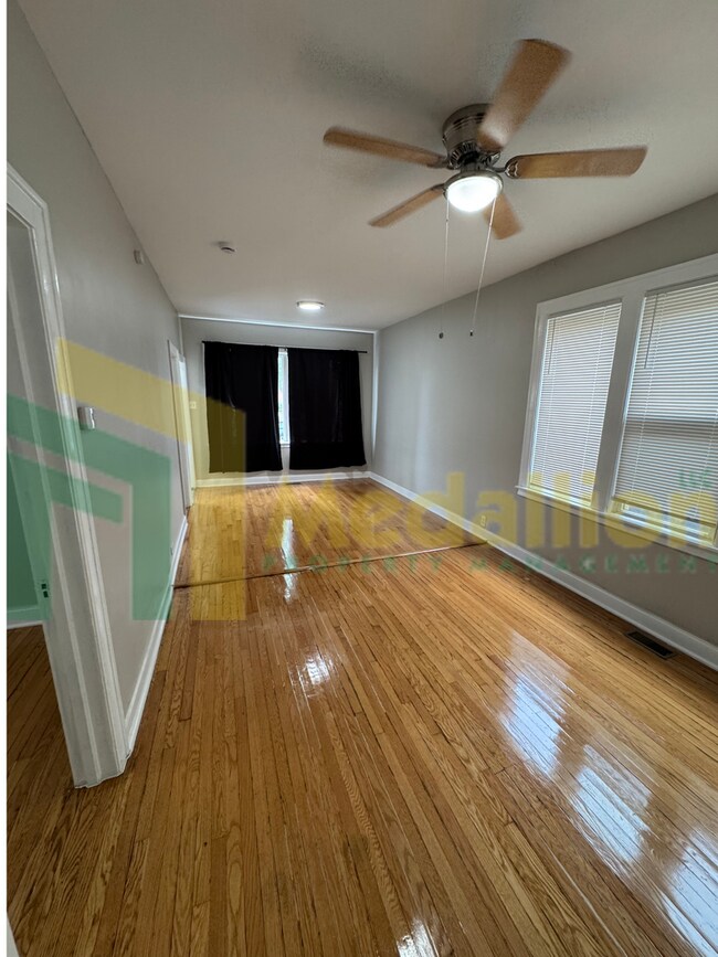 Building Photo - Charming Recently Updated Home 4-5 beds wi...
