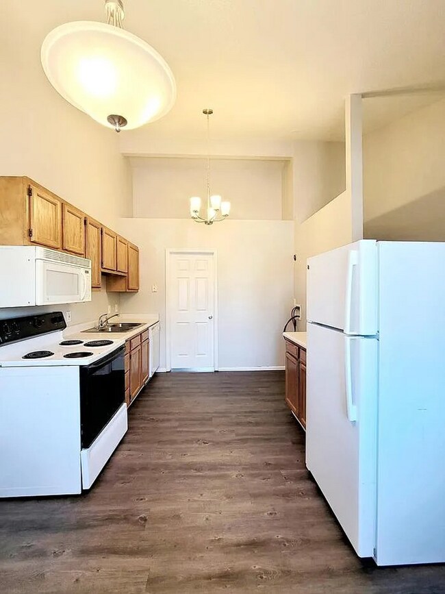 Building Photo - 1707 Oakshire Ln