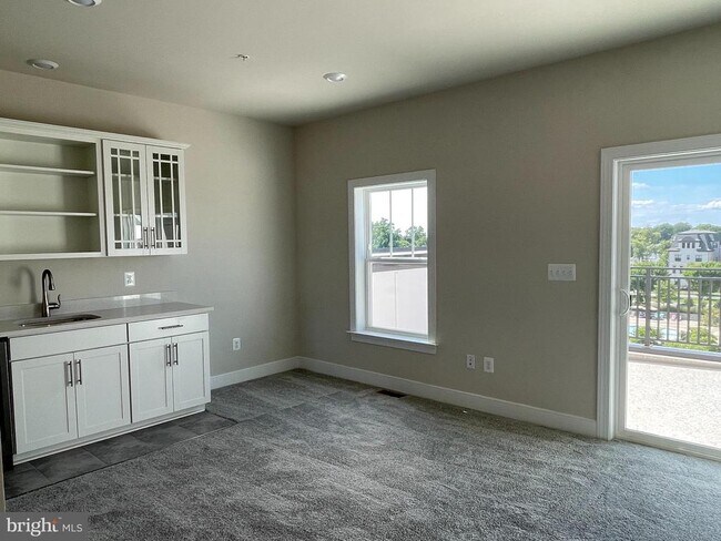 Building Photo - 313 Salinger Pl