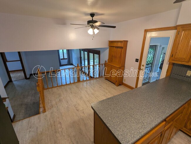 Building Photo - Spacious Split-Level Home in Columbia Stat...