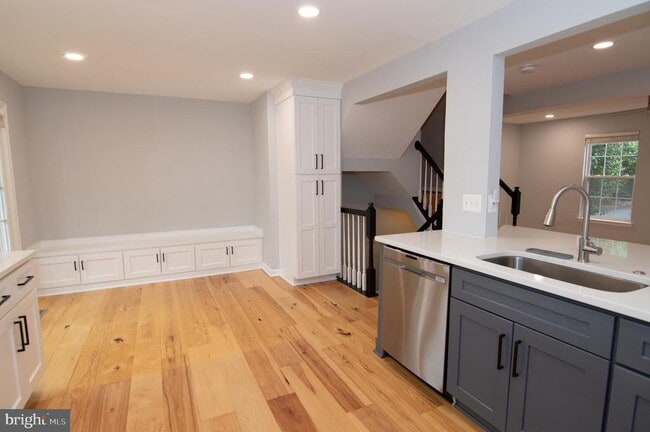 Building Photo - 110 Ingle Pl