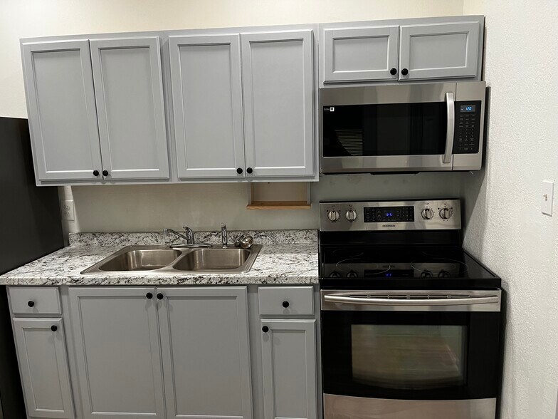 Building Photo - 1914 W Wildwood Dr