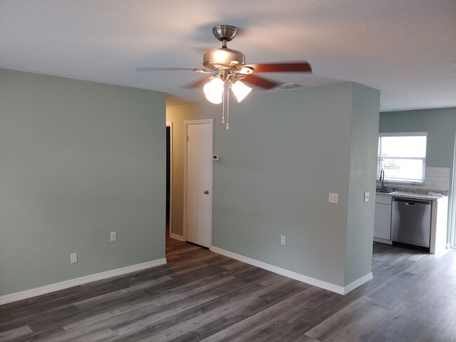 Building Photo - Come enjoy living in this recently renovat...