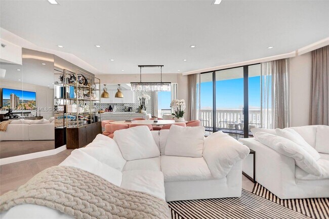 Building Photo - 2000 Island Blvd