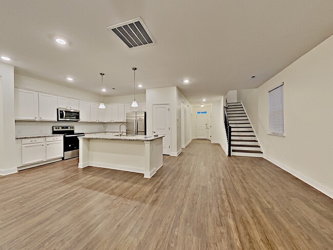 Building Photo - 312 Elmhurst Dr