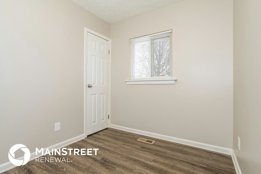 Building Photo - 225 Gladys Rd