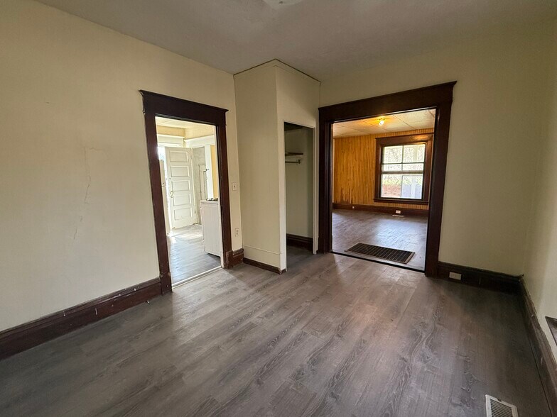 Building Photo - 97 Glenview Ave