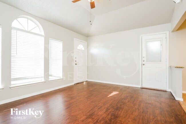 Building Photo - 1721 Quinlan Ct