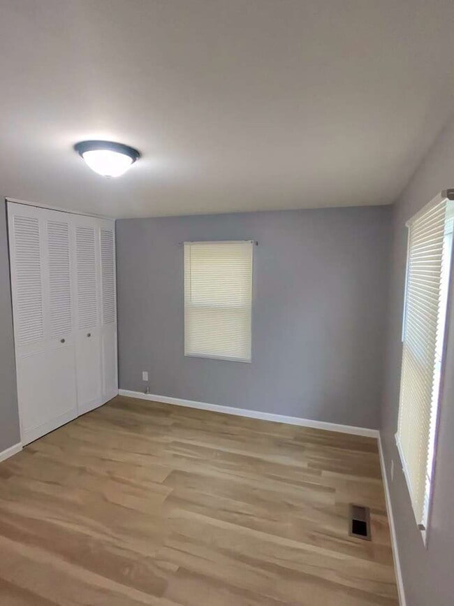 Building Photo - Freshly Updated Florissant Rental – Perfec...