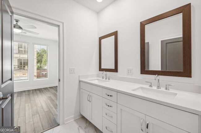 Building Photo - 432 Burton Dr