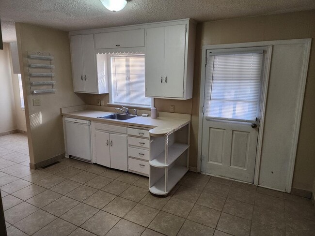 Building Photo - 626 S Edgemoor Dr