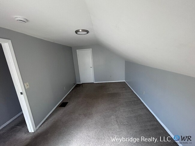 Building Photo - 862 Academy Ave