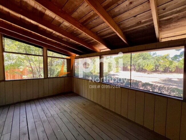Building Photo - 3552 Larchmont Ct
