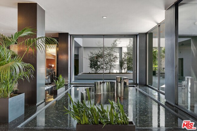 Building Photo - 1100 Alta Loma Rd