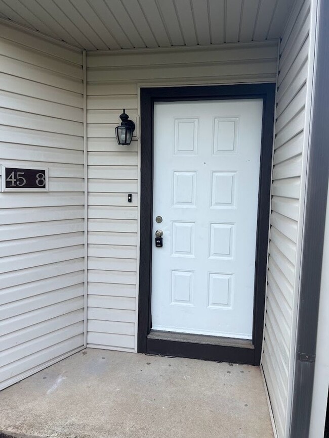 Building Photo - Newly updated 2nd floor Laurel Springs condo, Exeter Township