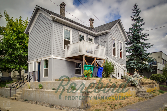 Building Photo - 935 SE 14th Ave