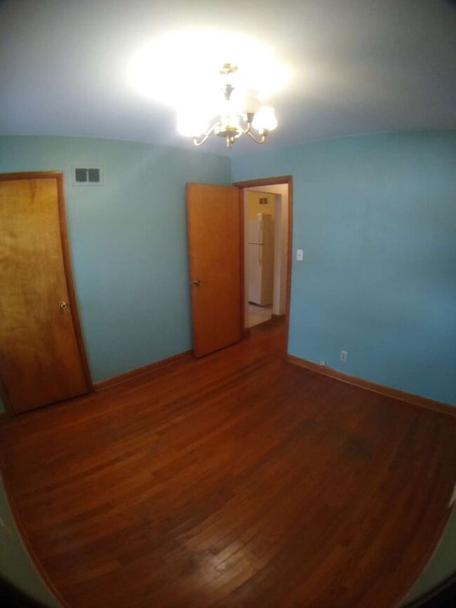 Building Photo - 326 N 68th St