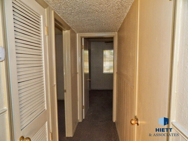 Building Photo - Great move in ready home close to Ft. Bliss