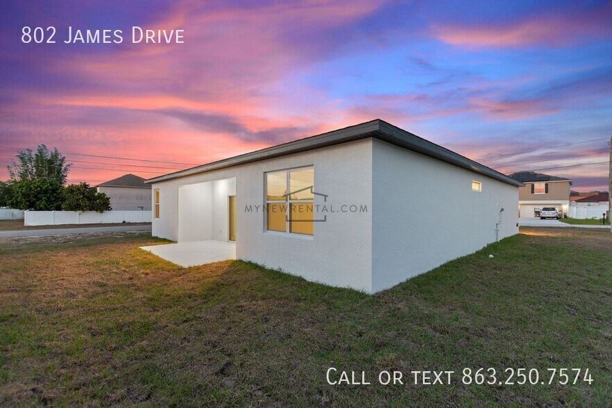 Building Photo - 802 James Dr