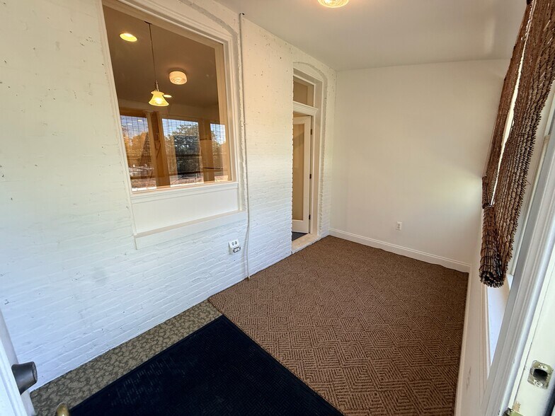 Sunrooom/Mudroom/Rear Entry (12.5 x &0 - 3028 Remington Ave