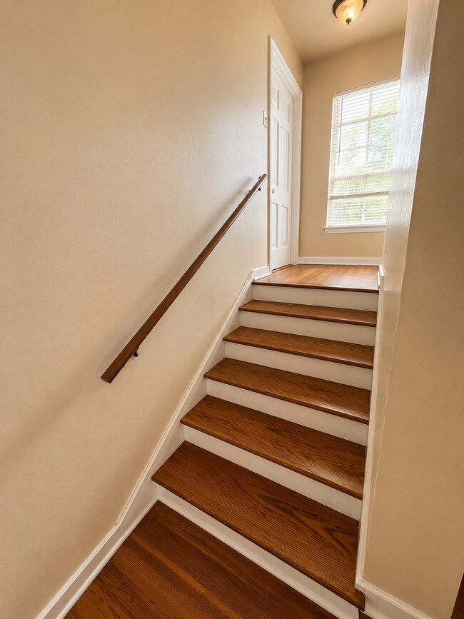 Building Photo - Alamo Heights Townhome