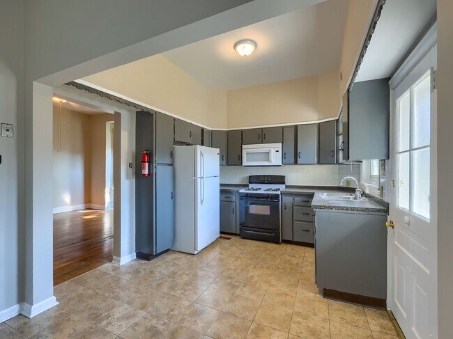 Building Photo - 2210 N 3rd St