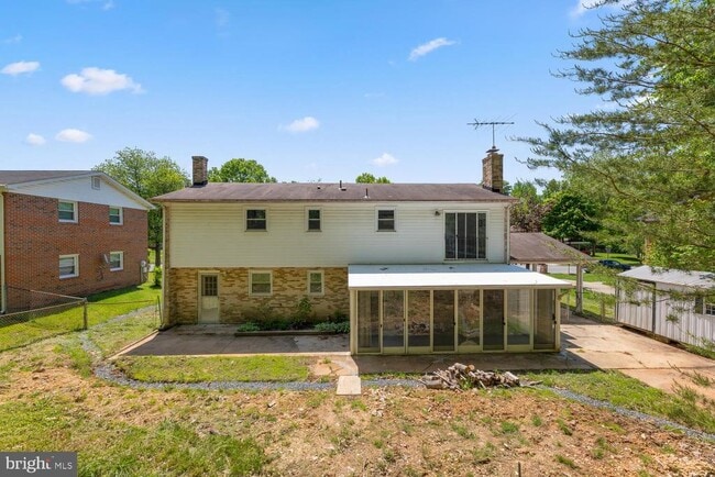 Building Photo - 6100 Hellen Lee Dr
