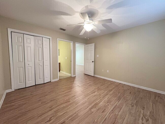 Building Photo - 2370 Quazar Cir