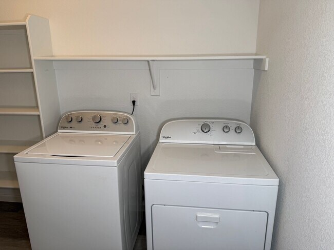 Building Photo - 33190 N Cherry Creek Rd