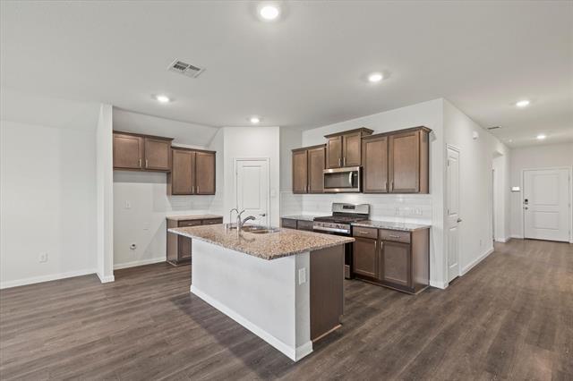 Building Photo - 704 Range Dr